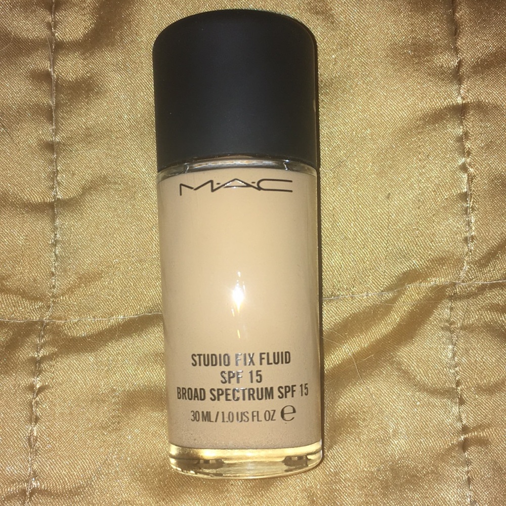 Mac Studio Fix Fluid SPF 15 foundation NC20
